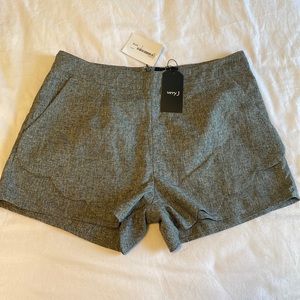 NWT - grey scalloped shorts. SZ L